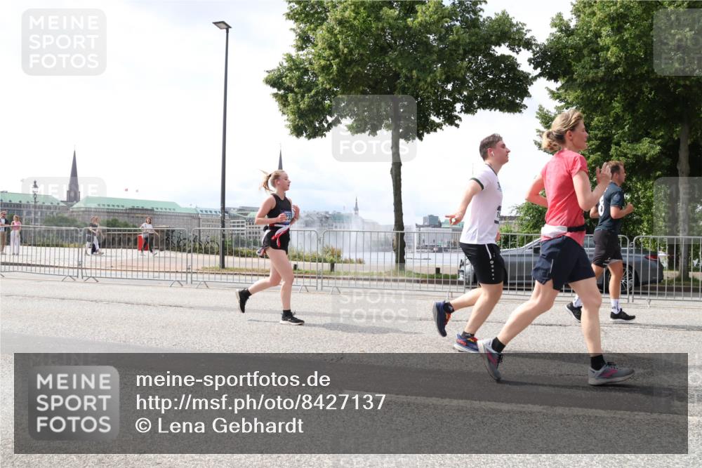 29.06.2025 - hella hamburg halbmarathon Lena Gebhardt http://msf.ph/oto/8427137 29.06.2025 10:43:35 Lombardsbrücke 1023, 1155, 1310, 1400, 1467, 1816, 1878, 2267, 2361, 2733, 3074, 3238, 3288, 3329, 3390, 3597, 3638, 4056, 4177, 4302, 4367, 4680, 4866, 5192, 5201, 5214, 5293, 5370, 5610, 5720, 5755, 5890, 6012, 6036, 6096, 6226, 6334, 6440, 6931, 6971, 6973, 7197, 7205, 7206, 7461, 7489, 7504, 7872, 7926, 8000, 8058, 8135, 8184, 8233, 8408, 8435, 8504, 9072, 9639, 9641, 9704, 9831, 9976, 10083, 10097, 10200, 10202 meine-sportfotos.de