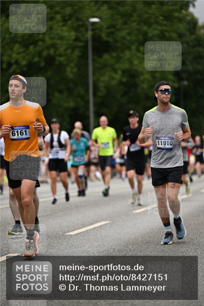 29.06.2025 - hella hamburg halbmarathon Dr. Thomas Lammeyer http://msf.ph/oto/8427151 29.06.2025 10:50:44 Kennedybrücke 1033, 1429, 1695, 1867, 1868, 1924, 1983, 2008, 2398, 2773, 2813, 2917, 3160, 3164, 3410, 4202, 4223, 4224, 4296, 4306, 4317, 4572, 5044, 5769, 5770, 6124, 6161, 7303, 8477, 9243, 9445, 10030, 10230, 10327, 10329, 10367, 10812, 11253, 11361 meine-sportfotos.de
