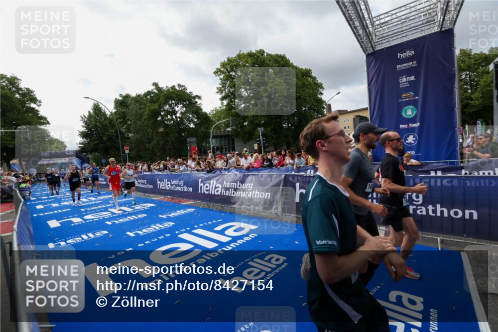 29.06.2025 - hella hamburg halbmarathon Zöllner http://msf.ph/oto/8427154 29.06.2025 10:35:36 Ziel 1344, 1889, 4050, 5269, 10384, 10771, 16123, 16695, 16811, 17612, 17826, 18841, 19022 meine-sportfotos.de