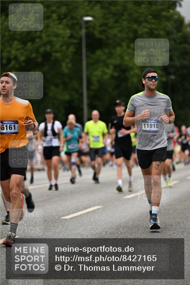29.06.2025 - hella hamburg halbmarathon Dr. Thomas Lammeyer http://msf.ph/oto/8427165 29.06.2025 10:50:44 Kennedybrücke 1033, 1429, 1695, 1867, 1868, 1924, 1983, 2008, 2398, 2773, 2813, 2917, 3160, 3164, 3410, 4202, 4223, 4224, 4296, 4306, 4317, 4572, 5044, 5769, 5770, 6124, 6161, 7303, 8477, 9243, 9445, 10030, 10230, 10327, 10329, 10367, 10812, 11253, 11361 meine-sportfotos.de