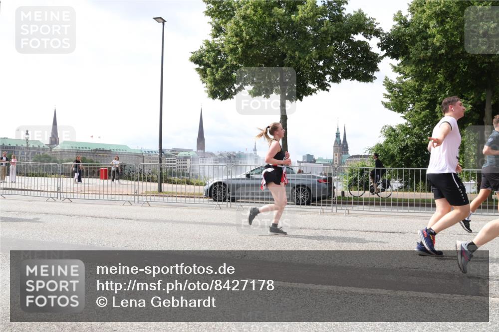 29.06.2025 - hella hamburg halbmarathon Lena Gebhardt http://msf.ph/oto/8427178 29.06.2025 10:43:35 Lombardsbrücke 1023, 1155, 1310, 1400, 1467, 1816, 1878, 2267, 2361, 2733, 3074, 3238, 3288, 3329, 3390, 3597, 3638, 4056, 4177, 4302, 4367, 4680, 4866, 5192, 5201, 5214, 5293, 5370, 5610, 5720, 5755, 5890, 6012, 6036, 6096, 6226, 6334, 6440, 6931, 6971, 6973, 7197, 7205, 7206, 7461, 7489, 7504, 7872, 7926, 8000, 8058, 8135, 8184, 8233, 8408, 8435, 8504, 9072, 9639, 9641, 9704, 9831, 9976, 10083, 10097, 10200, 10202 meine-sportfotos.de