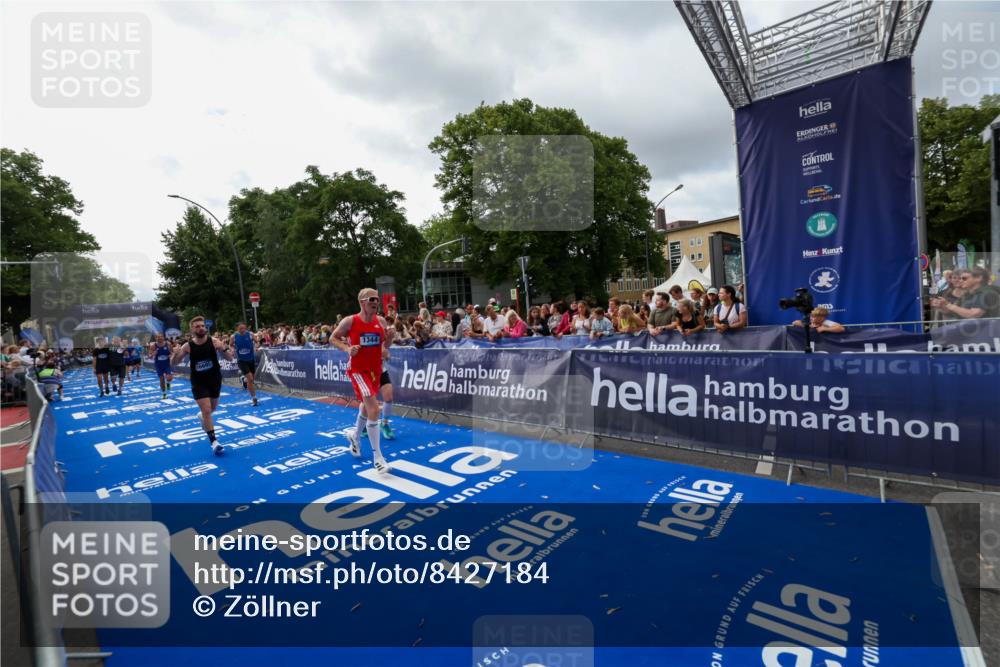 29.06.2025 - hella hamburg halbmarathon Zöllner http://msf.ph/oto/8427184 29.06.2025 10:35:37 Ziel 1344, 5269, 10384, 16123, 16695, 17612, 17826, 18841, 19022 meine-sportfotos.de
