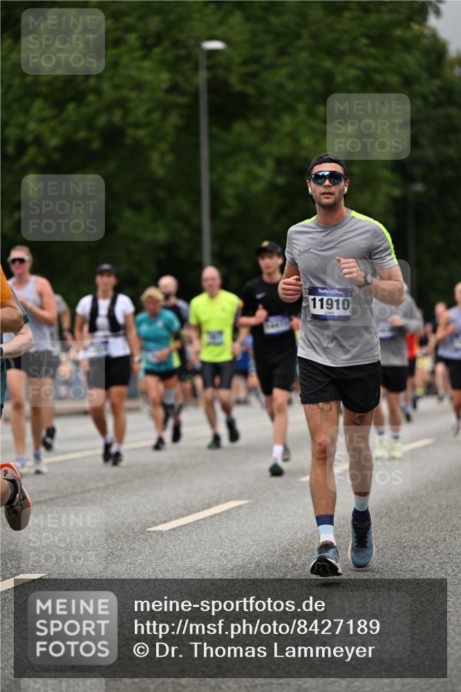 29.06.2025 - hella hamburg halbmarathon Dr. Thomas Lammeyer http://msf.ph/oto/8427189 29.06.2025 10:50:45 Kennedybrücke 1033, 1429, 1695, 1867, 1868, 1924, 1983, 2008, 2398, 2423, 2773, 2813, 2917, 3160, 3164, 3410, 4202, 4223, 4224, 4296, 4306, 4317, 4572, 5044, 5769, 5770, 6124, 6161, 7303, 8477, 8486, 9120, 9121, 9243, 9445, 10030, 10230, 10327, 10329, 10367, 10812, 11253, 11361 meine-sportfotos.de