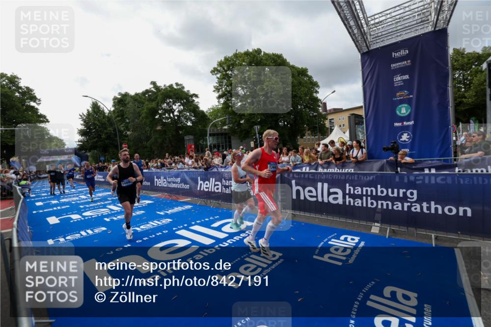 29.06.2025 - hella hamburg halbmarathon Zöllner http://msf.ph/oto/8427191 29.06.2025 10:35:38 Ziel 1344, 4062, 5269, 10384, 14841, 16123, 16695, 17612, 17826, 18841 meine-sportfotos.de