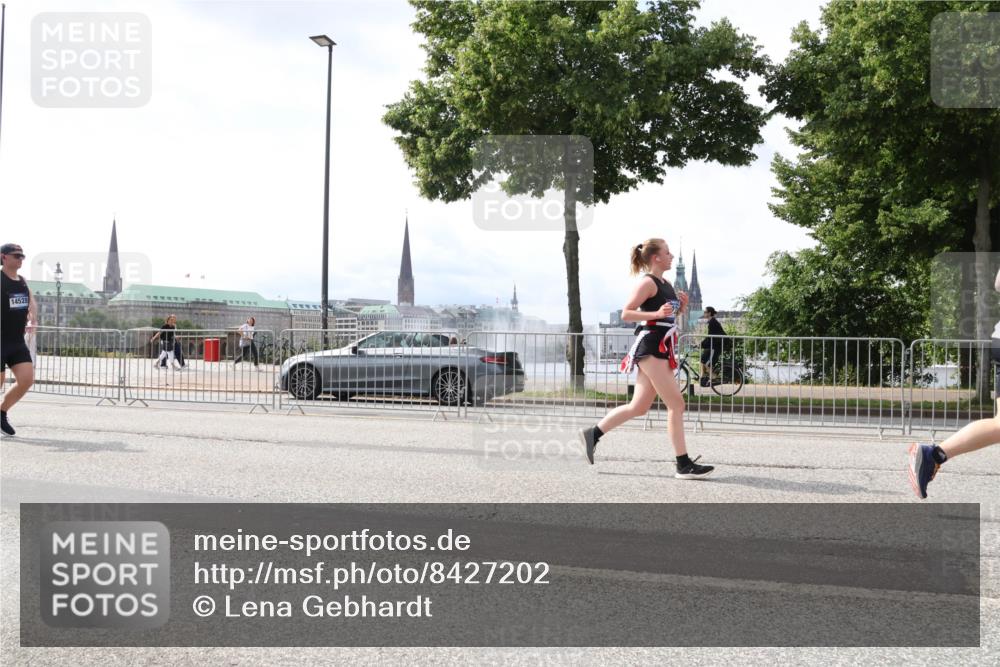 29.06.2025 - hella hamburg halbmarathon Lena Gebhardt http://msf.ph/oto/8427202 29.06.2025 10:43:35 Lombardsbrücke 14528, 1023, 1155, 1310, 1400, 1467, 1816, 1878, 2267, 2361, 2733, 3074, 3238, 3288, 3329, 3390, 3597, 3638, 4056, 4177, 4302, 4367, 4680, 4866, 5192, 5201, 5214, 5293, 5370, 5610, 5720, 5755, 5890, 6012, 6036, 6096, 6226, 6334, 6440, 6931, 6971, 6973, 7197, 7205, 7206, 7461, 7489, 7504, 7872, 7926, 8000, 8058, 8135, 8184, 8233, 8408, 8435, 8504, 9072, 9639, 9641, 9704, 9831, 9976, 10083, 10097, 10200, 10202 meine-sportfotos.de