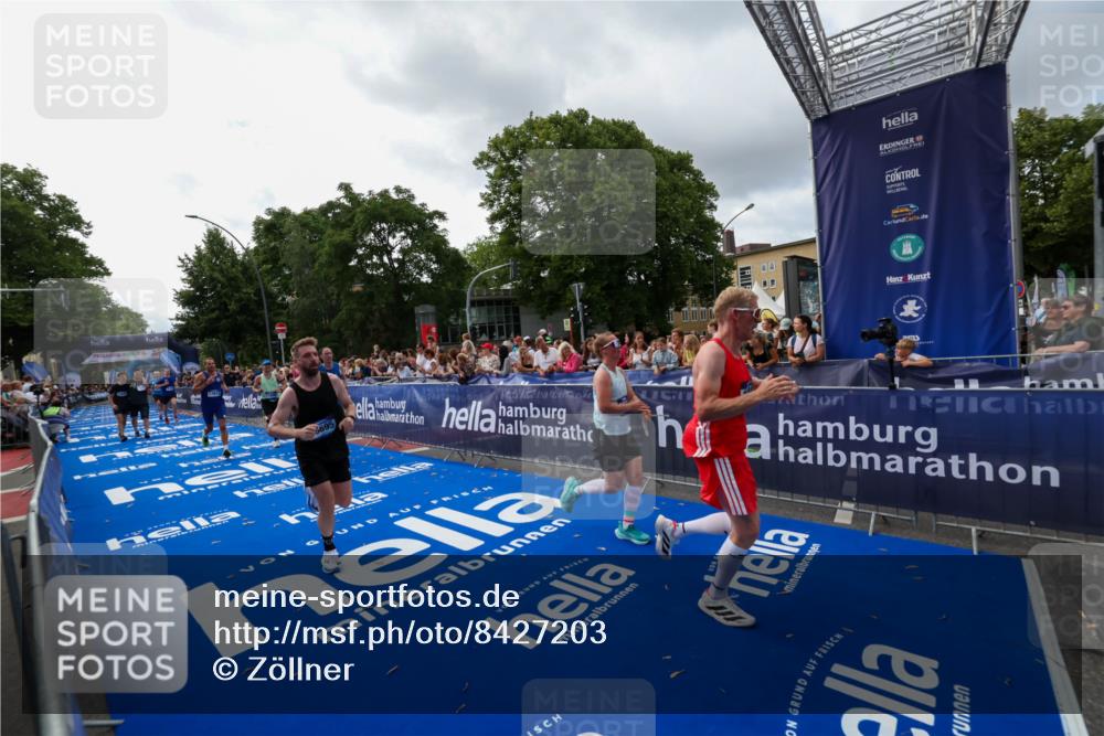 29.06.2025 - hella hamburg halbmarathon Zöllner http://msf.ph/oto/8427203 29.06.2025 10:35:38 Ziel 1344, 4062, 5269, 10384, 14841, 16123, 16695, 17612, 17826, 18841 meine-sportfotos.de