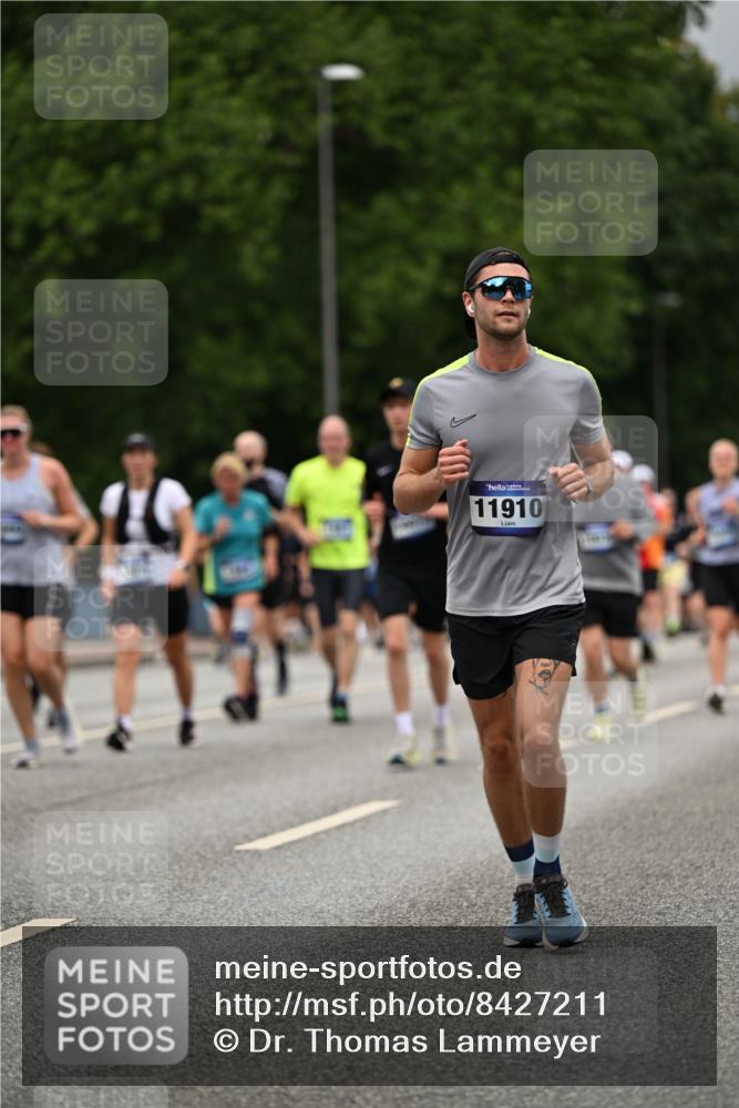 29.06.2025 - hella hamburg halbmarathon Dr. Thomas Lammeyer http://msf.ph/oto/8427211 29.06.2025 10:50:45 Kennedybrücke 1033, 1429, 1695, 1867, 1868, 1924, 1983, 2008, 2398, 2423, 2773, 2813, 2917, 3160, 3164, 3410, 4202, 4223, 4224, 4296, 4306, 4317, 4572, 5044, 5769, 5770, 6124, 6161, 7303, 8477, 8486, 9120, 9121, 9243, 9445, 10030, 10230, 10327, 10329, 10367, 10812, 11253, 11361 meine-sportfotos.de