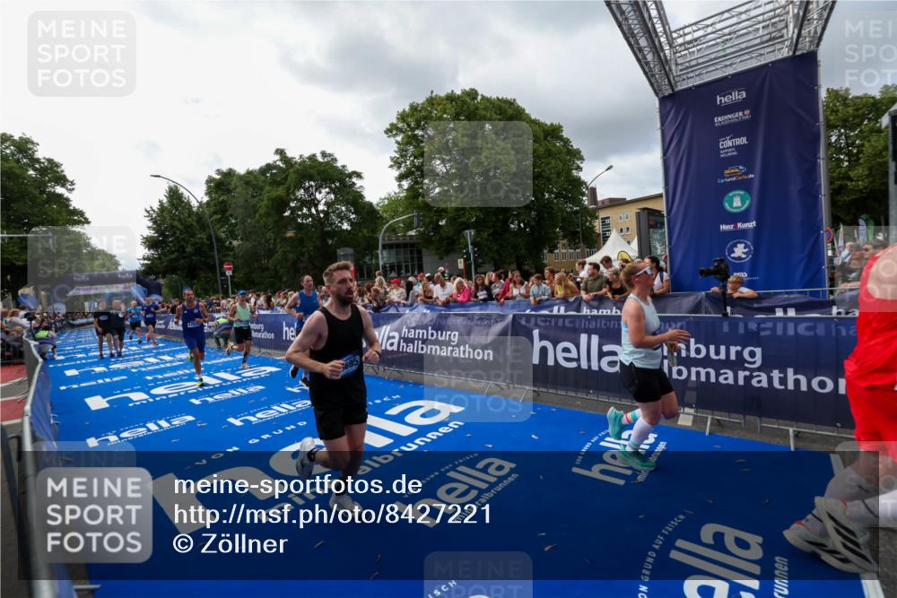 29.06.2025 - hella hamburg halbmarathon Zöllner http://msf.ph/oto/8427221 29.06.2025 10:35:39 Ziel 1344, 4062, 5269, 10384, 14841, 16123, 16695, 17612, 17826, 18841 meine-sportfotos.de