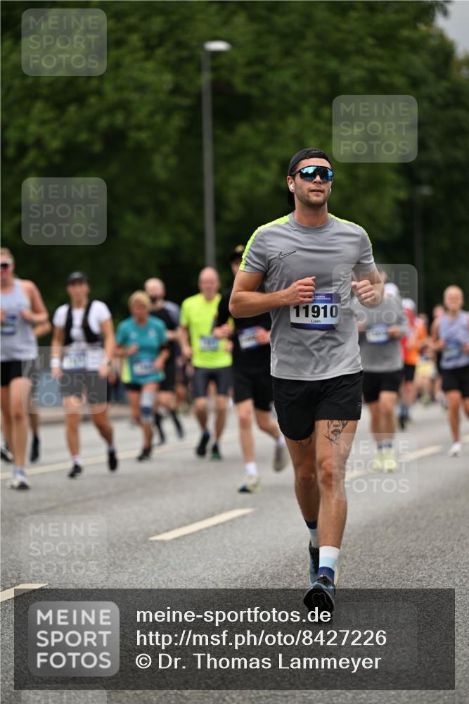 29.06.2025 - hella hamburg halbmarathon Dr. Thomas Lammeyer http://msf.ph/oto/8427226 29.06.2025 10:50:45 Kennedybrücke 1033, 1429, 1695, 1867, 1868, 1924, 1983, 2008, 2398, 2423, 2773, 2813, 2917, 3160, 3164, 3410, 4202, 4223, 4224, 4296, 4306, 4317, 4572, 5044, 5769, 5770, 6124, 6161, 7303, 8477, 8486, 9120, 9121, 9243, 9445, 10030, 10230, 10327, 10329, 10367, 10812, 11253, 11361 meine-sportfotos.de