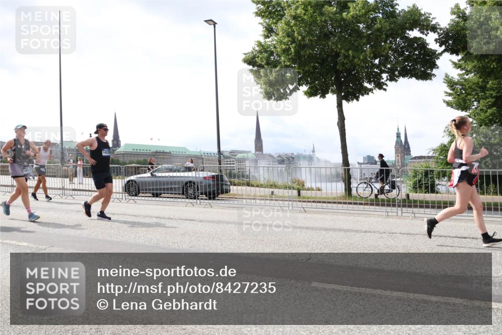 29.06.2025 - hella hamburg halbmarathon Lena Gebhardt http://msf.ph/oto/8427235 29.06.2025 10:43:36 Lombardsbrücke 1915, 14528, 1023, 1155, 1310, 1400, 1816, 1878, 2073, 2733, 3074, 3238, 3288, 3329, 3390, 3597, 3638, 4056, 4177, 4302, 4367, 4680, 4866, 5192, 5201, 5214, 5293, 5370, 5610, 5720, 5890, 6012, 6036, 6096, 6226, 6334, 6440, 6931, 6971, 6973, 7197, 7205, 7206, 7461, 7489, 7504, 7872, 7926, 8000, 8058, 8135, 8184, 8233, 8408, 8435, 8504, 9639, 9641, 9704, 9831, 9976, 10083, 10097, 10200, 10202 meine-sportfotos.de