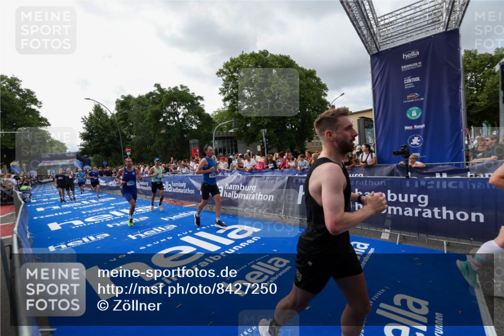 29.06.2025 - hella hamburg halbmarathon Zöllner http://msf.ph/oto/8427250 29.06.2025 10:35:39 Ziel 1344, 4062, 5269, 10384, 14841, 16123, 16695, 17612, 17826, 18841 meine-sportfotos.de