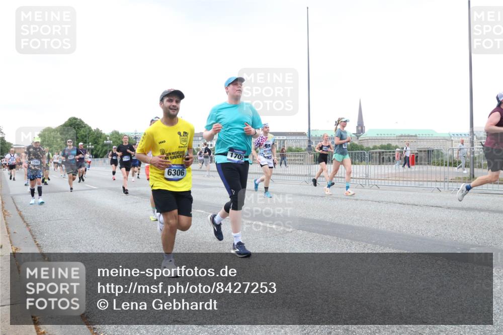 29.06.2025 - hella hamburg halbmarathon Lena Gebhardt http://msf.ph/oto/8427253 29.06.2025 10:53:45 Lombardsbrücke 1340, 1537, 11349, 6306, 1709, 1017, 1340, 1687, 1709, 1744, 1753, 1789, 1900, 1906, 1984, 2065, 2079, 2372, 2409, 2429, 2854, 3055, 3079, 3226, 3249, 3467, 3557, 4195, 4595, 4801, 5430, 5562, 5815, 5856, 5857, 5898, 5964, 6039, 6041, 6044, 6192, 6273, 6306, 6913, 6996, 7039, 7068, 7537, 7611, 7614, 7876, 7890, 8189, 8212, 8414, 8515, 8906, 8924, 9077, 9456, 9503, 9531, 9572, 9685, 9764, 9771, 9785, 10043, 10175, 10490, 11390, 12193, 12219, 12700 meine-sportfotos.de
