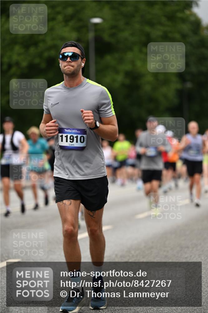 29.06.2025 - hella hamburg halbmarathon Dr. Thomas Lammeyer http://msf.ph/oto/8427267 29.06.2025 10:50:46 Kennedybrücke 1033, 1429, 1695, 1867, 1868, 1924, 1983, 2008, 2398, 2423, 2773, 2813, 2917, 3160, 3164, 3410, 4202, 4223, 4224, 4296, 4306, 4317, 4572, 5044, 5769, 5770, 6124, 6161, 8477, 8486, 9120, 9121, 9243, 9445, 10030, 10230, 10327, 10329, 10367, 11253, 11361 meine-sportfotos.de