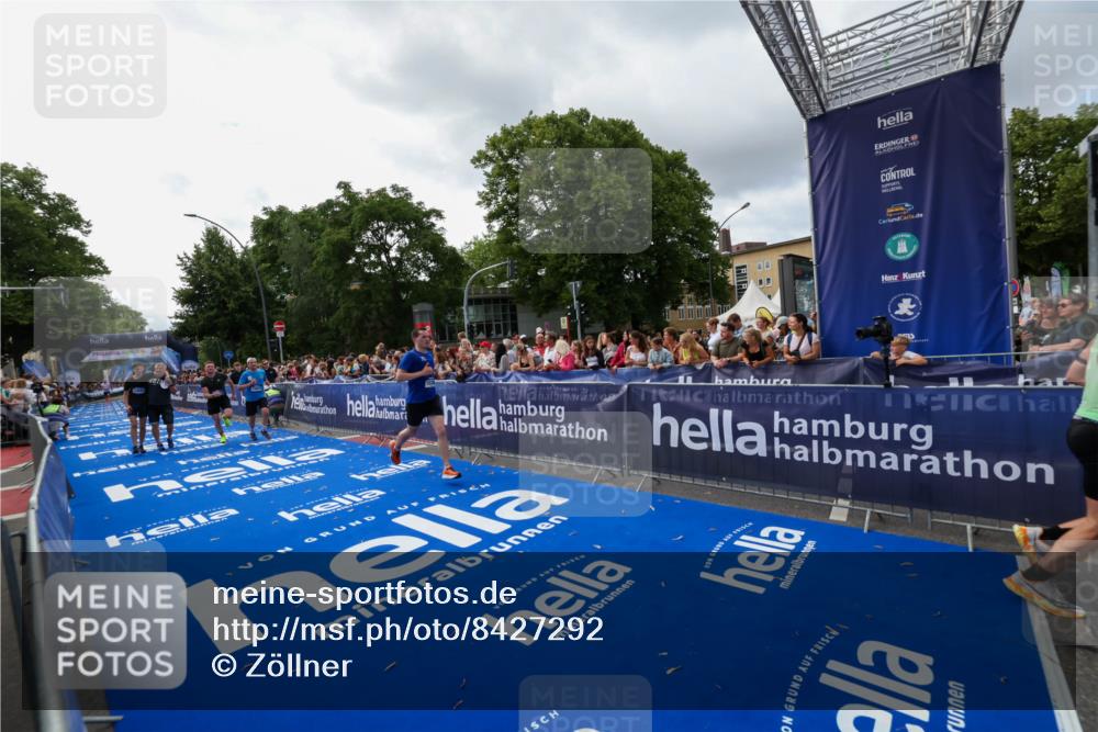 29.06.2025 - hella hamburg halbmarathon Zöllner http://msf.ph/oto/8427292 29.06.2025 10:35:41 Ziel 4062, 5269, 10384, 12462, 12899, 14841, 16123, 17612, 17826, 18841 meine-sportfotos.de