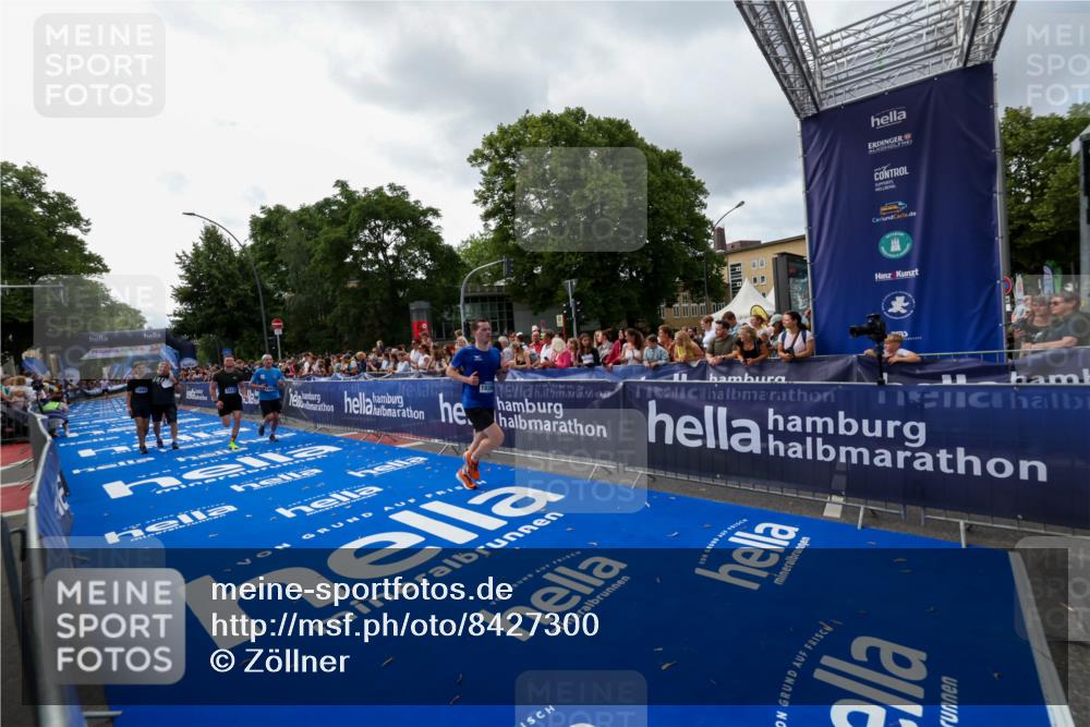 29.06.2025 - hella hamburg halbmarathon Zöllner http://msf.ph/oto/8427300 29.06.2025 10:35:42 Ziel 4062, 10384, 12462, 12899, 14841, 16123, 18841 meine-sportfotos.de