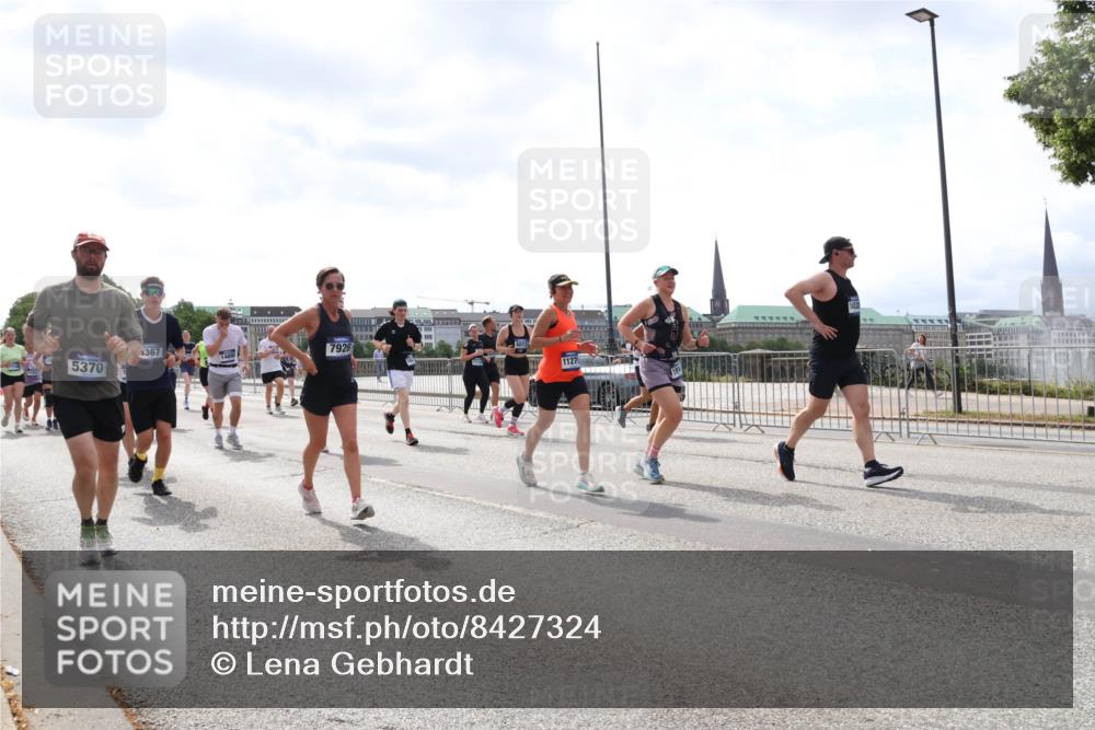 29.06.2025 - hella hamburg halbmarathon Lena Gebhardt http://msf.ph/oto/8427324 29.06.2025 10:43:36 Lombardsbrücke 5370, 367, 7926, 14890, 6012, 1127, 1023, 1155, 1310, 1400, 1816, 1878, 2073, 2733, 3074, 3238, 3288, 3329, 3390, 3597, 3638, 4056, 4177, 4302, 4367, 4680, 4866, 5192, 5201, 5214, 5293, 5370, 5610, 5720, 5890, 6012, 6036, 6096, 6226, 6334, 6440, 6931, 6971, 6973, 7197, 7205, 7206, 7461, 7489, 7504, 7872, 7926, 8000, 8058, 8135, 8184, 8233, 8408, 8435, 8504, 9639, 9641, 9704, 9831, 9976, 10083, 10097, 10200, 10202 meine-sportfotos.de