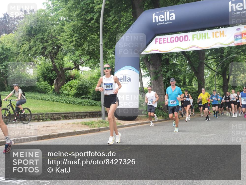 29.06.2025 - hella hamburg halbmarathon KatJ http://msf.ph/oto/8427326 29.06.2025 10:40:05 Zwischen KM18-KM19 2444, 3208, 3209, 5194, 8390, 8587 meine-sportfotos.de