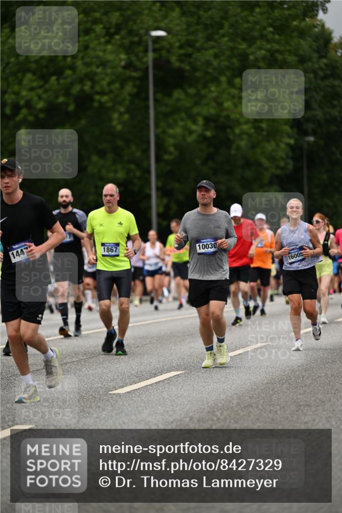 29.06.2025 - hella hamburg halbmarathon Dr. Thomas Lammeyer http://msf.ph/oto/8427329 29.06.2025 10:50:47 Kennedybrücke 1033, 1429, 1695, 1867, 1868, 1924, 1983, 2008, 2398, 2423, 2773, 2813, 2917, 3160, 3164, 3410, 4202, 4296, 4306, 4317, 4572, 5044, 5769, 5770, 6124, 6161, 6392, 8477, 8486, 9120, 9121, 9243, 9445, 10030, 10230, 10327, 10329, 10367, 11253, 11361 meine-sportfotos.de