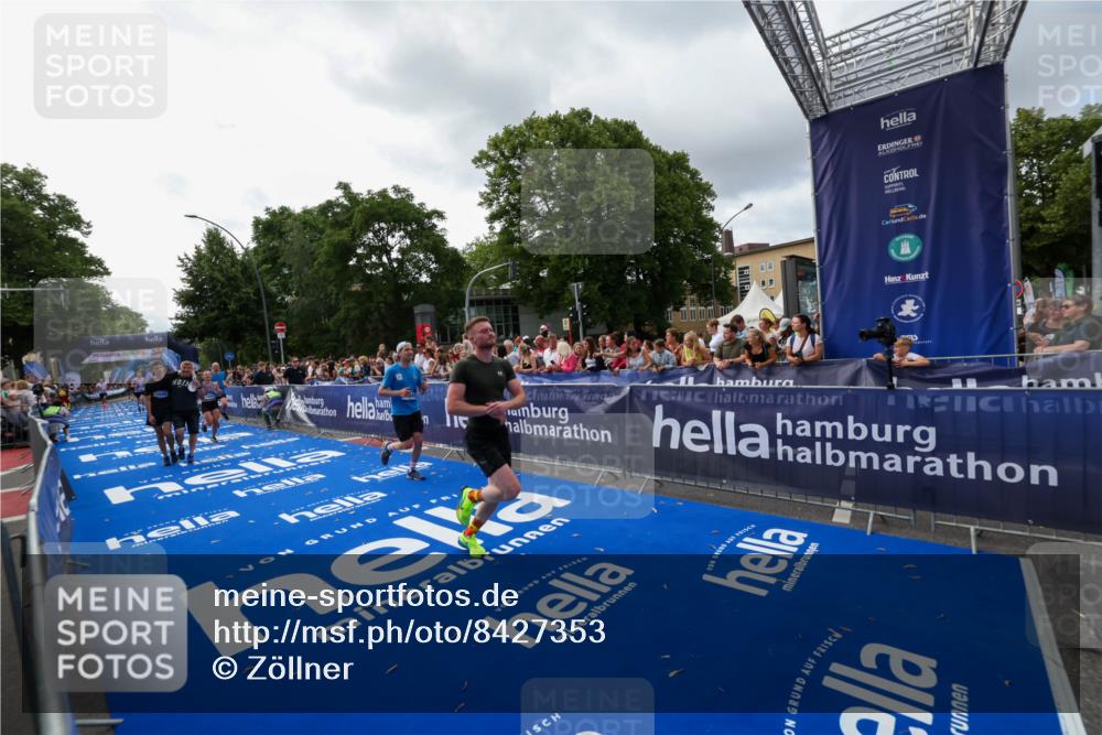29.06.2025 - hella hamburg halbmarathon Zöllner http://msf.ph/oto/8427353 29.06.2025 10:35:43 Ziel 4062, 10384, 12462, 12899, 14841, 16123, 18841 meine-sportfotos.de