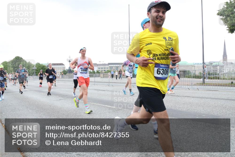 29.06.2025 - hella hamburg halbmarathon Lena Gebhardt http://msf.ph/oto/8427355 29.06.2025 10:53:45 Lombardsbrücke 340, 11349, 6996, 6306, 1017, 1340, 1687, 1709, 1744, 1753, 1789, 1900, 1906, 1984, 2065, 2079, 2372, 2409, 2429, 2854, 3055, 3079, 3226, 3249, 3467, 3557, 4195, 4595, 4801, 5430, 5562, 5815, 5856, 5857, 5898, 5964, 6039, 6041, 6044, 6192, 6273, 6306, 6913, 6996, 7039, 7068, 7537, 7611, 7614, 7876, 7890, 8189, 8212, 8414, 8515, 8906, 8924, 9077, 9456, 9503, 9531, 9572, 9685, 9764, 9771, 9785, 10043, 10175, 10490, 11390, 12193, 12219, 12700 meine-sportfotos.de
