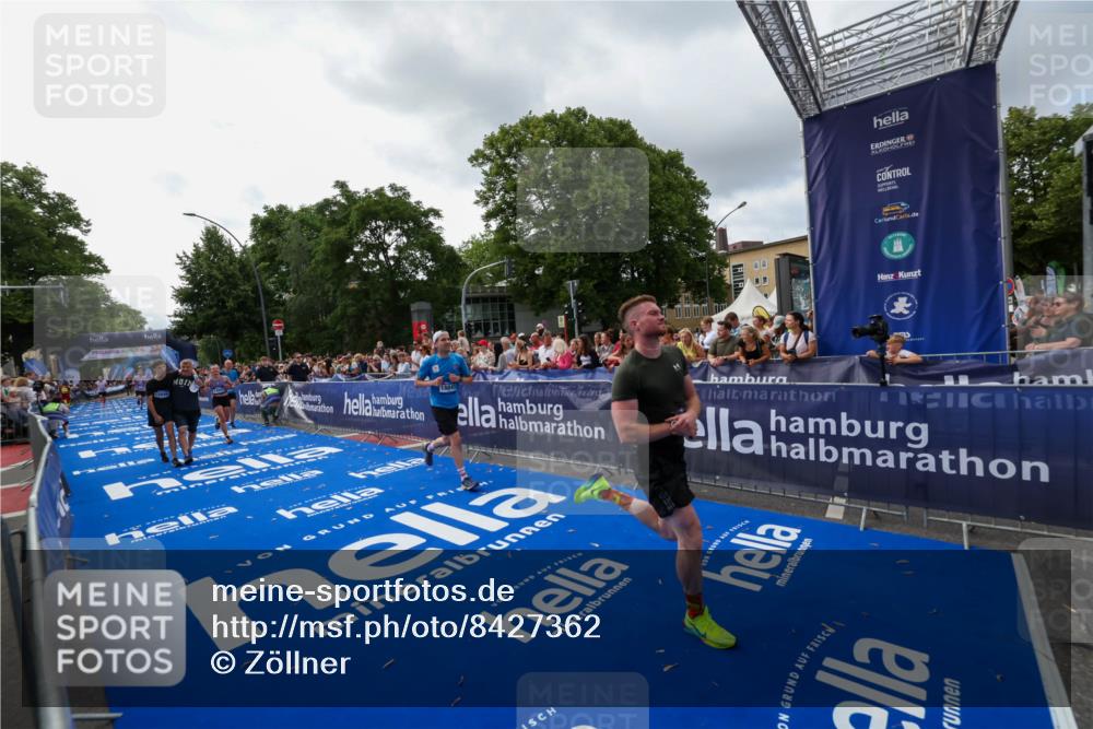 29.06.2025 - hella hamburg halbmarathon Zöllner http://msf.ph/oto/8427362 29.06.2025 10:35:43 Ziel 4062, 10384, 12462, 12899, 14841, 16123, 18841 meine-sportfotos.de