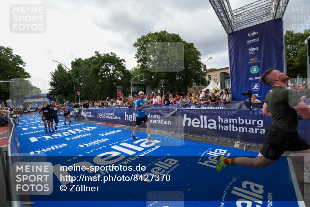 29.06.2025 - hella hamburg halbmarathon Zöllner http://msf.ph/oto/8427370 29.06.2025 10:35:43 Ziel 4062, 10384, 12462, 12899, 14841, 16123, 18841 meine-sportfotos.de