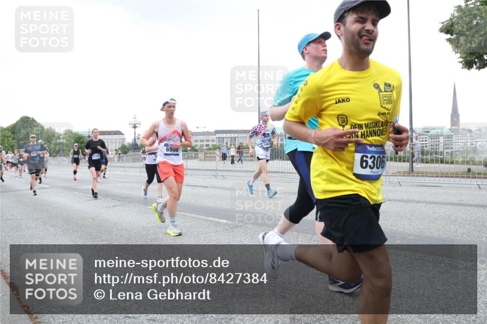 29.06.2025 - hella hamburg halbmarathon Lena Gebhardt http://msf.ph/oto/8427384 29.06.2025 10:53:45 Lombardsbrücke 7537, 11349, 6950, 6306, 1017, 1340, 1687, 1709, 1744, 1753, 1789, 1900, 1906, 1984, 2065, 2079, 2372, 2409, 2429, 2854, 3055, 3079, 3226, 3249, 3467, 3557, 4195, 4595, 4801, 5430, 5562, 5815, 5856, 5857, 5898, 5964, 6039, 6041, 6044, 6192, 6273, 6306, 6913, 6996, 7039, 7068, 7537, 7611, 7614, 7876, 7890, 8189, 8212, 8414, 8515, 8906, 8924, 9077, 9456, 9503, 9531, 9572, 9685, 9764, 9771, 9785, 10043, 10175, 10490, 11390, 12193, 12219, 12700 meine-sportfotos.de