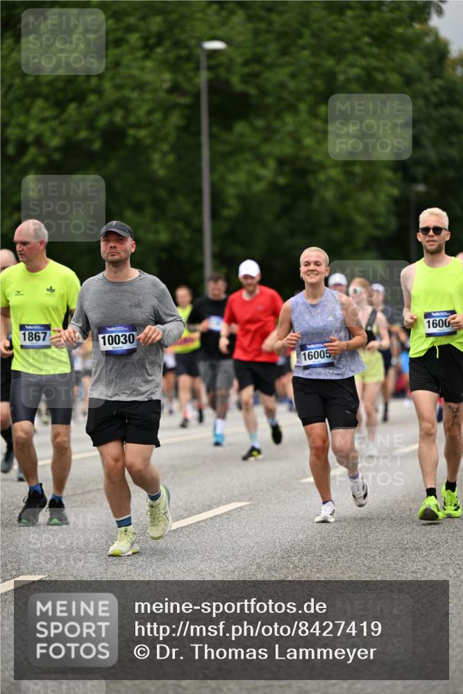 29.06.2025 - hella hamburg halbmarathon Dr. Thomas Lammeyer http://msf.ph/oto/8427419 29.06.2025 10:50:50 Kennedybrücke 1033, 1429, 1695, 1867, 1868, 1924, 1983, 2398, 2423, 2773, 2813, 2917, 3160, 3164, 3410, 4202, 4296, 4306, 4317, 4572, 5044, 5635, 5769, 5770, 6124, 6161, 6392, 8010, 8477, 8486, 9120, 9121, 9243, 9337, 9426, 9445, 10030, 10230, 10327, 10329, 10367, 11253, 11361 meine-sportfotos.de