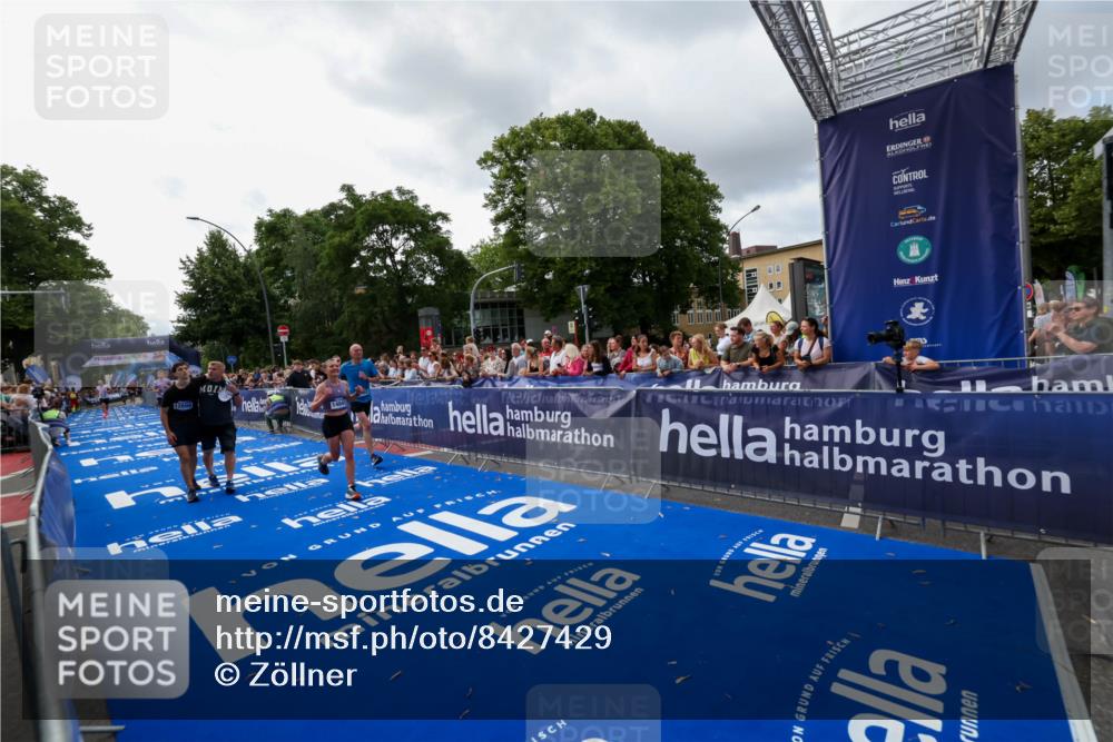 29.06.2025 - hella hamburg halbmarathon Zöllner http://msf.ph/oto/8427429 29.06.2025 10:35:45 Ziel 4062, 12462, 12899, 14841, 16119, 18841 meine-sportfotos.de