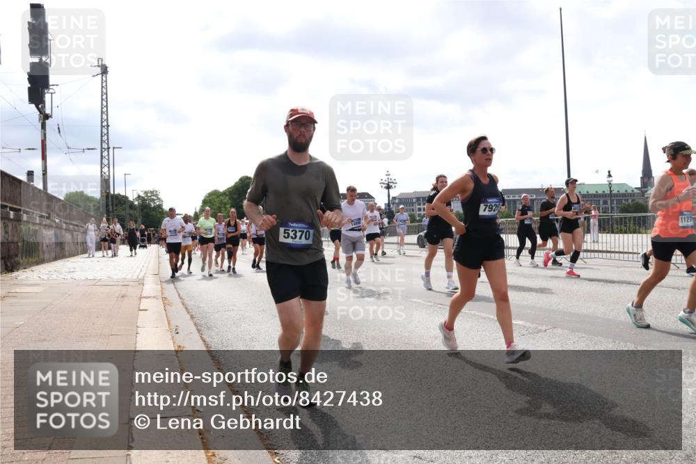 29.06.2025 - hella hamburg halbmarathon Lena Gebhardt http://msf.ph/oto/8427438 29.06.2025 10:43:37 Lombardsbrücke 5370, 7926, 1127, 1023, 1026, 1155, 1310, 1400, 1816, 1878, 2073, 2733, 3238, 3288, 3329, 3390, 3597, 3638, 4056, 4177, 4302, 4367, 4680, 4866, 5192, 5201, 5214, 5293, 5370, 5610, 5720, 5890, 6012, 6036, 6096, 6226, 6334, 6440, 6931, 6971, 6973, 7197, 7205, 7206, 7461, 7489, 7504, 7872, 7926, 8000, 8058, 8135, 8233, 8408, 8435, 8504, 9639, 9641, 9704, 9831, 9976, 10083, 10097, 10200, 10202 meine-sportfotos.de