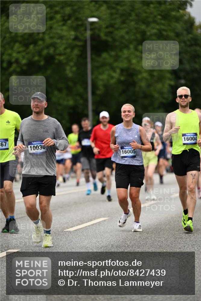 29.06.2025 - hella hamburg halbmarathon Dr. Thomas Lammeyer http://msf.ph/oto/8427439 29.06.2025 10:50:50 Kennedybrücke 1033, 1429, 1695, 1867, 1868, 1924, 1983, 2398, 2423, 2773, 2813, 2917, 3160, 3164, 3410, 4202, 4296, 4306, 4317, 4572, 5044, 5635, 5769, 5770, 6124, 6161, 6392, 8010, 8477, 8486, 9120, 9121, 9243, 9337, 9426, 9445, 10030, 10230, 10327, 10329, 10367, 11253, 11361 meine-sportfotos.de
