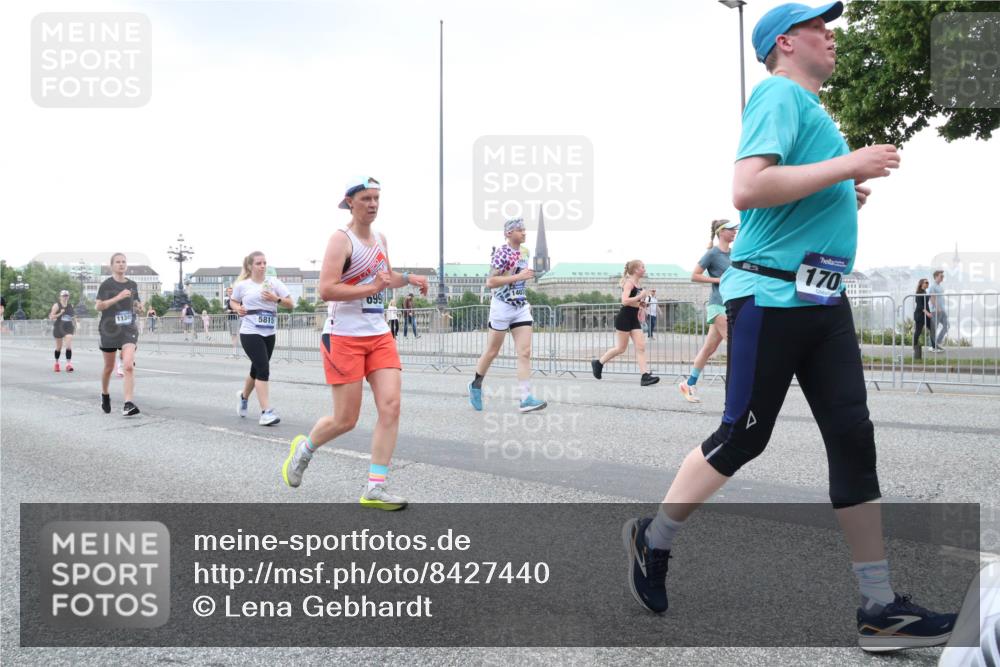 29.06.2025 - hella hamburg halbmarathon Lena Gebhardt http://msf.ph/oto/8427440 29.06.2025 10:53:46 Lombardsbrücke 1134, 5815, 0999, 170, 1017, 1263, 1340, 1687, 1709, 1744, 1753, 1789, 1900, 1906, 1984, 2065, 2079, 2372, 2409, 2429, 2854, 3055, 3079, 3226, 3249, 3465, 3467, 3557, 4195, 4595, 4801, 5430, 5562, 5815, 5856, 5857, 5898, 5964, 6039, 6041, 6044, 6192, 6273, 6306, 6583, 6913, 6996, 7039, 7068, 7537, 7611, 7614, 7876, 7890, 8189, 8212, 8515, 8906, 8924, 9077, 9456, 9503, 9531, 9572, 9685, 9764, 9771, 9785, 10043, 10175, 10490, 11390, 12219 meine-sportfotos.de
