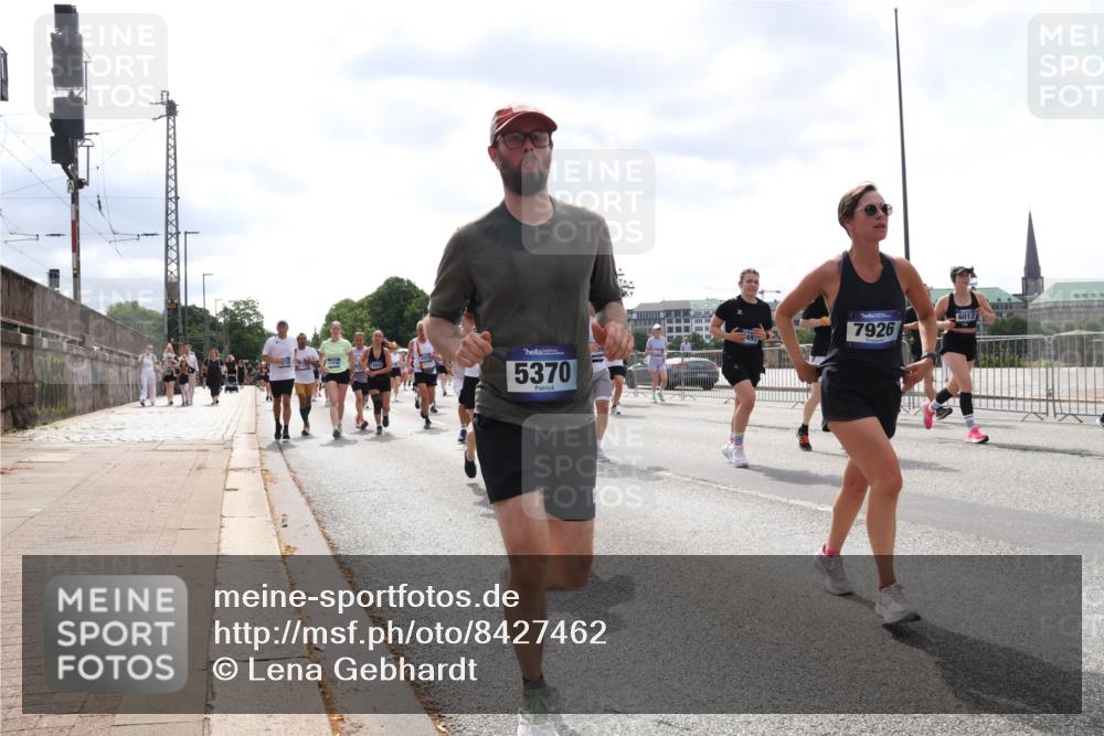 29.06.2025 - hella hamburg halbmarathon Lena Gebhardt http://msf.ph/oto/8427462 29.06.2025 10:43:37 Lombardsbrücke 5370, 7926, 6012, 1023, 1026, 1155, 1310, 1400, 1816, 1878, 2073, 2733, 3238, 3288, 3329, 3390, 3597, 3638, 4056, 4177, 4302, 4367, 4680, 4866, 5192, 5201, 5214, 5293, 5370, 5610, 5720, 5890, 6012, 6036, 6096, 6226, 6334, 6440, 6931, 6971, 6973, 7197, 7205, 7206, 7461, 7489, 7504, 7872, 7926, 8000, 8058, 8135, 8233, 8408, 8435, 8504, 9639, 9641, 9704, 9831, 9976, 10083, 10097, 10200, 10202 meine-sportfotos.de