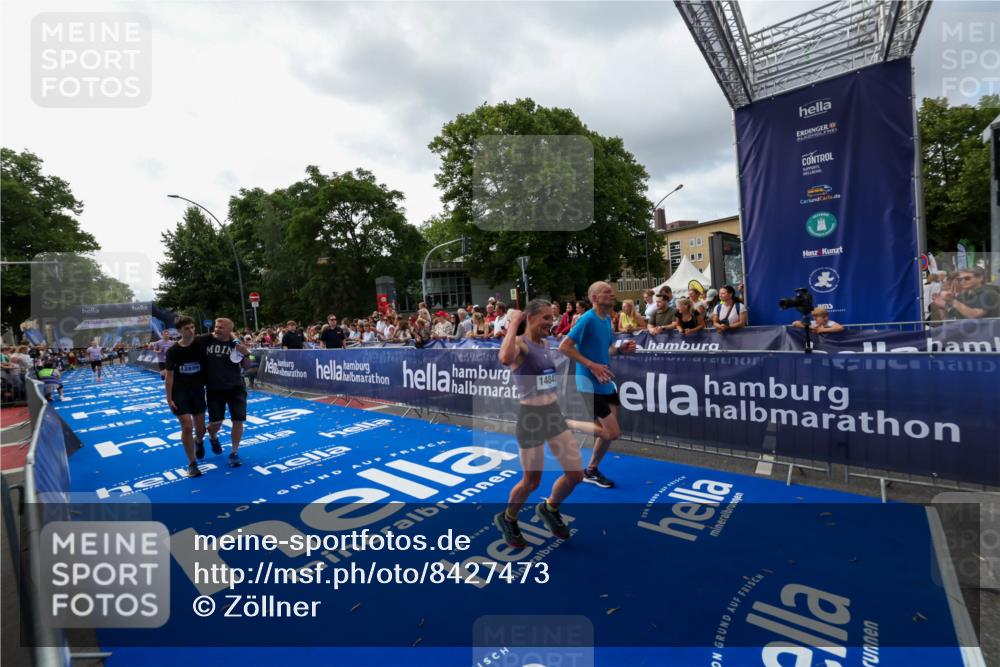 29.06.2025 - hella hamburg halbmarathon Zöllner http://msf.ph/oto/8427473 29.06.2025 10:35:46 Ziel 4062, 12462, 12899, 14841, 16119 meine-sportfotos.de