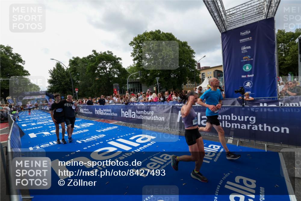 29.06.2025 - hella hamburg halbmarathon Zöllner http://msf.ph/oto/8427493 29.06.2025 10:35:46 Ziel 4062, 12462, 12899, 14841, 16119 meine-sportfotos.de