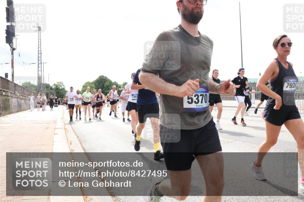 29.06.2025 - hella hamburg halbmarathon Lena Gebhardt http://msf.ph/oto/8427495 29.06.2025 10:43:38 Lombardsbrücke 1903, 5370, 1714, 7926, 1023, 1026, 1155, 1306, 1310, 1400, 1459, 1816, 1878, 2073, 2733, 3238, 3288, 3329, 3390, 3597, 3638, 4056, 4177, 4302, 4367, 4680, 4866, 5192, 5201, 5214, 5293, 5370, 5610, 5720, 5890, 6012, 6036, 6096, 6226, 6334, 6440, 6895, 6931, 6971, 6973, 7197, 7205, 7206, 7461, 7489, 7504, 7872, 7926, 8000, 8058, 8135, 8233, 8408, 8435, 8504, 9639, 9641, 9704, 9831, 9976, 10083, 10097, 10200, 10202 meine-sportfotos.de
