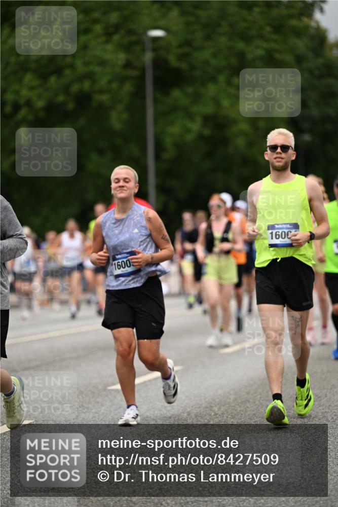 29.06.2025 - hella hamburg halbmarathon Dr. Thomas Lammeyer http://msf.ph/oto/8427509 29.06.2025 10:50:51 Kennedybrücke 1033, 1104, 1429, 1695, 1867, 1868, 1924, 1983, 2398, 2423, 2773, 2813, 2917, 3160, 3164, 3410, 3896, 4202, 4296, 4306, 4317, 4448, 4572, 5635, 5769, 5770, 6124, 6161, 6392, 8010, 8477, 8486, 9120, 9121, 9243, 9337, 9426, 9445, 9774, 10030, 10230, 10327, 10329, 10367, 11253, 11361 meine-sportfotos.de