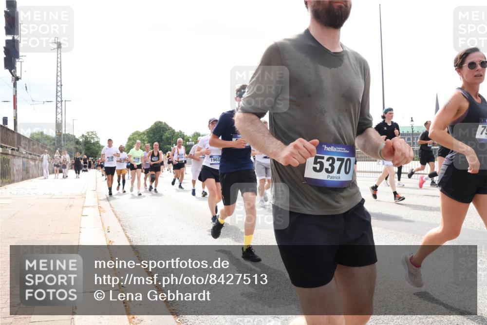 29.06.2025 - hella hamburg halbmarathon Lena Gebhardt http://msf.ph/oto/8427513 29.06.2025 10:43:38 Lombardsbrücke 1903, 5370, 75, 1023, 1026, 1155, 1306, 1310, 1400, 1459, 1816, 1878, 2073, 2733, 3238, 3288, 3329, 3390, 3597, 3638, 4056, 4177, 4302, 4367, 4680, 4866, 5192, 5201, 5214, 5293, 5370, 5610, 5720, 5890, 6012, 6036, 6096, 6226, 6334, 6440, 6895, 6931, 6971, 6973, 7197, 7205, 7206, 7461, 7489, 7504, 7872, 7926, 8000, 8058, 8135, 8233, 8408, 8435, 8504, 9639, 9641, 9704, 9831, 9976, 10083, 10097, 10200, 10202 meine-sportfotos.de