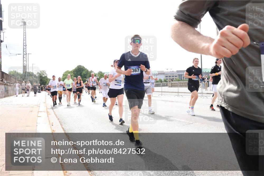 29.06.2025 - hella hamburg halbmarathon Lena Gebhardt http://msf.ph/oto/8427532 29.06.2025 10:43:38 Lombardsbrücke 19031, 1196, 12654, 13748, 367, 1409, 1023, 1026, 1155, 1306, 1310, 1400, 1459, 1816, 1878, 2073, 2733, 3238, 3288, 3329, 3390, 3597, 3638, 4056, 4177, 4302, 4367, 4680, 4866, 5192, 5201, 5214, 5293, 5370, 5610, 5720, 5890, 6012, 6036, 6096, 6226, 6334, 6440, 6895, 6931, 6971, 6973, 7197, 7205, 7206, 7461, 7489, 7504, 7872, 7926, 8000, 8058, 8135, 8233, 8408, 8435, 8504, 9639, 9641, 9704, 9831, 9976, 10083, 10097, 10200, 10202 meine-sportfotos.de