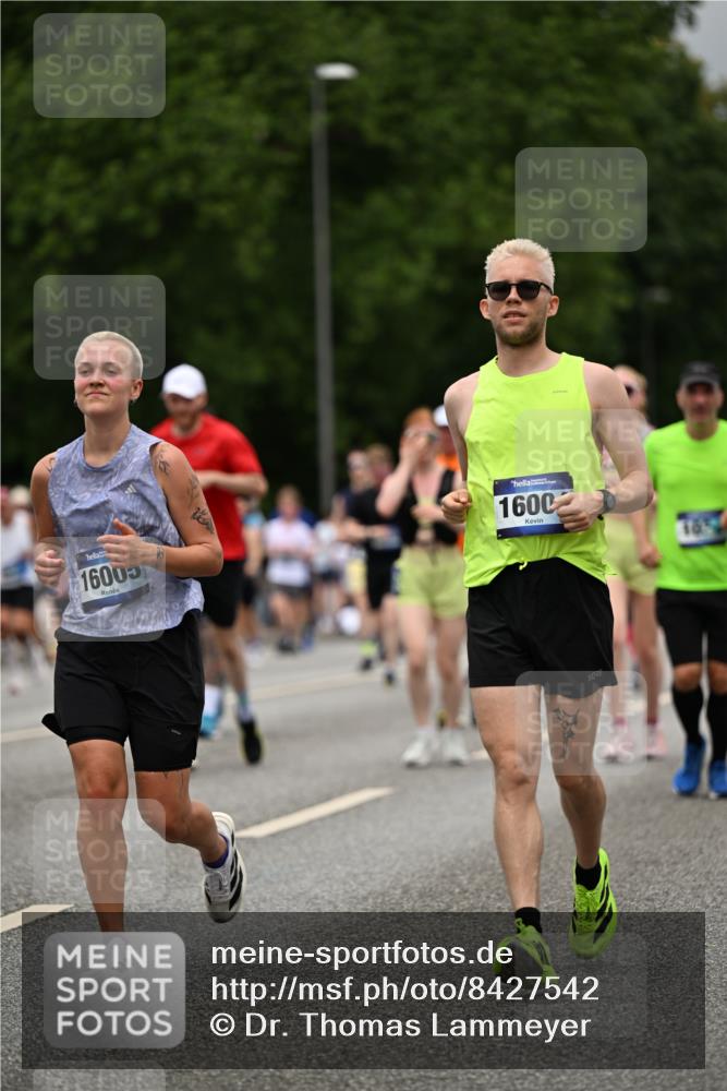 29.06.2025 - hella hamburg halbmarathon Dr. Thomas Lammeyer http://msf.ph/oto/8427542 29.06.2025 10:50:52 Kennedybrücke 1033, 1104, 1429, 1695, 1867, 1868, 1924, 2398, 2423, 2773, 2813, 2917, 3160, 3164, 3410, 3896, 4202, 4296, 4306, 4317, 4448, 4572, 5635, 5769, 5770, 6124, 6161, 6392, 8010, 8047, 8477, 8486, 8706, 9120, 9121, 9243, 9337, 9426, 9445, 9774, 10030, 10230, 10327, 10329, 10367, 11253, 11361 meine-sportfotos.de