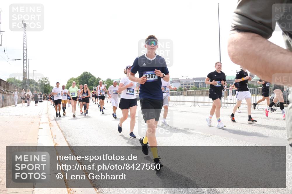29.06.2025 - hella hamburg halbmarathon Lena Gebhardt http://msf.ph/oto/8427550 29.06.2025 10:43:38 Lombardsbrücke 3238, 13748, 12664, 119, 19031, 4367, 39, 3497, 1023, 1026, 1155, 1306, 1310, 1400, 1459, 1816, 1878, 2073, 2733, 3238, 3288, 3329, 3390, 3597, 3638, 4056, 4177, 4302, 4367, 4680, 4866, 5192, 5201, 5214, 5293, 5370, 5610, 5720, 5890, 6012, 6036, 6096, 6226, 6334, 6440, 6895, 6931, 6971, 6973, 7197, 7205, 7206, 7461, 7489, 7504, 7872, 7926, 8000, 8058, 8135, 8233, 8408, 8435, 8504, 9639, 9641, 9704, 9831, 9976, 10083, 10097, 10200, 10202 meine-sportfotos.de