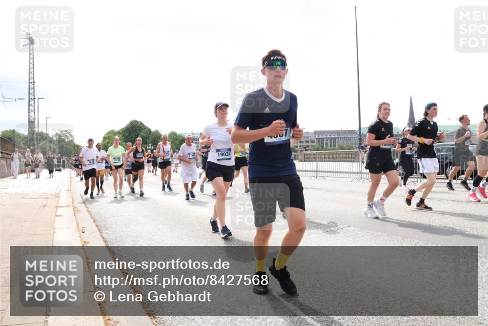 29.06.2025 - hella hamburg halbmarathon Lena Gebhardt http://msf.ph/oto/8427568 29.06.2025 10:43:38 Lombardsbrücke 3238, 13748, 172, 12654, 11969, 19031, 10200, 07, 0431, 1023, 1026, 1155, 1306, 1310, 1400, 1459, 1816, 1878, 2073, 2733, 3238, 3288, 3329, 3390, 3597, 3638, 4056, 4177, 4302, 4367, 4680, 4866, 5192, 5201, 5214, 5293, 5370, 5610, 5720, 5890, 6012, 6036, 6096, 6226, 6334, 6440, 6895, 6931, 6971, 6973, 7197, 7205, 7206, 7461, 7489, 7504, 7872, 7926, 8000, 8058, 8135, 8233, 8408, 8435, 8504, 9639, 9641, 9704, 9831, 9976, 10083, 10097, 10200, 10202 meine-sportfotos.de