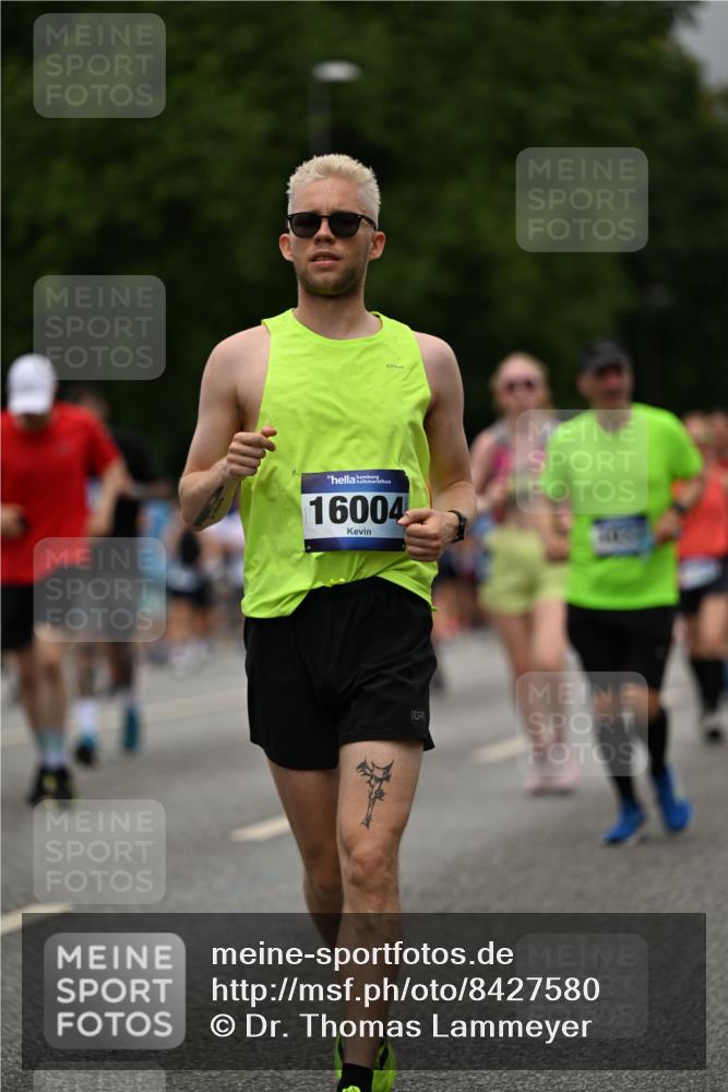 29.06.2025 - hella hamburg halbmarathon Dr. Thomas Lammeyer http://msf.ph/oto/8427580 29.06.2025 10:50:53 Kennedybrücke 1033, 1100, 1104, 1429, 1695, 1867, 1868, 1924, 2398, 2423, 2773, 2813, 2917, 3160, 3164, 3410, 3896, 4104, 4202, 4296, 4306, 4317, 4448, 4572, 5635, 5769, 5770, 5854, 5892, 6124, 6161, 6392, 8010, 8047, 8477, 8486, 8706, 9120, 9121, 9243, 9337, 9426, 9445, 9774, 10030, 10230, 10327, 10329, 10367, 11253, 11361, 11408 meine-sportfotos.de
