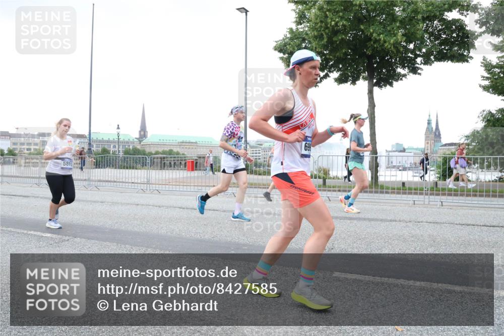 29.06.2025 - hella hamburg halbmarathon Lena Gebhardt http://msf.ph/oto/8427585 29.06.2025 10:53:47 Lombardsbrücke 5815, 699, 1017, 1263, 1340, 1687, 1709, 1744, 1753, 1789, 1900, 1906, 1984, 2065, 2079, 2372, 2429, 2854, 3055, 3079, 3226, 3249, 3465, 3467, 3557, 4195, 4595, 4801, 5430, 5562, 5815, 5856, 5857, 5898, 5964, 6039, 6041, 6044, 6192, 6273, 6306, 6583, 6913, 6996, 7039, 7068, 7537, 7611, 7614, 7876, 7890, 8189, 8212, 8515, 8906, 8924, 9077, 9138, 9456, 9503, 9531, 9572, 9685, 9764, 9771, 9785, 10043, 10175, 10490, 11390, 12219 meine-sportfotos.de
