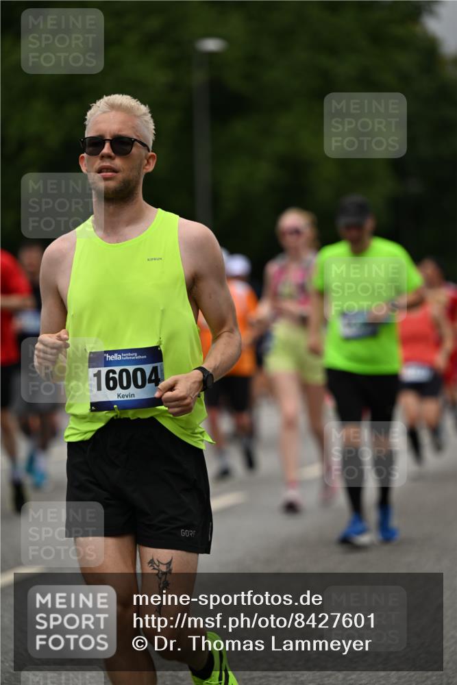 29.06.2025 - hella hamburg halbmarathon Dr. Thomas Lammeyer http://msf.ph/oto/8427601 29.06.2025 10:50:53 Kennedybrücke 1033, 1100, 1104, 1429, 1695, 1867, 1868, 1924, 2398, 2423, 2773, 2813, 2917, 3160, 3164, 3410, 3896, 4104, 4202, 4296, 4306, 4317, 4448, 4572, 5635, 5769, 5770, 5854, 5892, 6124, 6161, 6392, 8010, 8047, 8477, 8486, 8706, 9120, 9121, 9243, 9337, 9426, 9445, 9774, 10030, 10230, 10327, 10329, 10367, 11253, 11361, 11408 meine-sportfotos.de