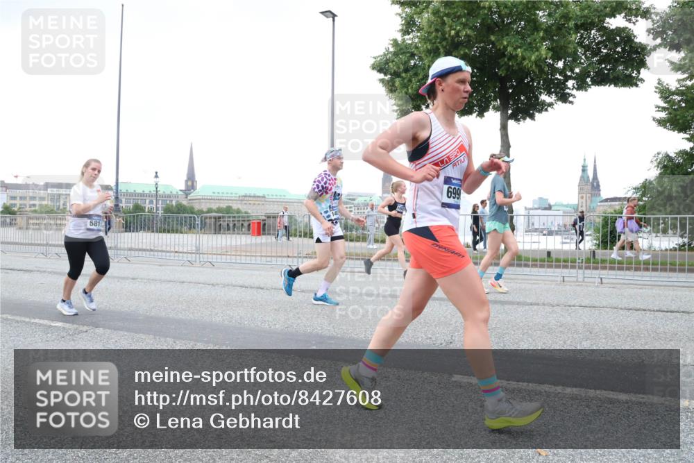29.06.2025 - hella hamburg halbmarathon Lena Gebhardt http://msf.ph/oto/8427608 29.06.2025 10:53:47 Lombardsbrücke 5815, 699, 1017, 1263, 1340, 1687, 1709, 1744, 1753, 1789, 1900, 1906, 1984, 2065, 2079, 2372, 2429, 2854, 3055, 3079, 3226, 3249, 3465, 3467, 3557, 4195, 4595, 4801, 5430, 5562, 5815, 5856, 5857, 5898, 5964, 6039, 6041, 6044, 6192, 6273, 6306, 6583, 6913, 6996, 7039, 7068, 7537, 7611, 7614, 7876, 7890, 8189, 8212, 8515, 8906, 8924, 9077, 9138, 9456, 9503, 9531, 9572, 9685, 9764, 9771, 9785, 10043, 10175, 10490, 11390, 12219 meine-sportfotos.de