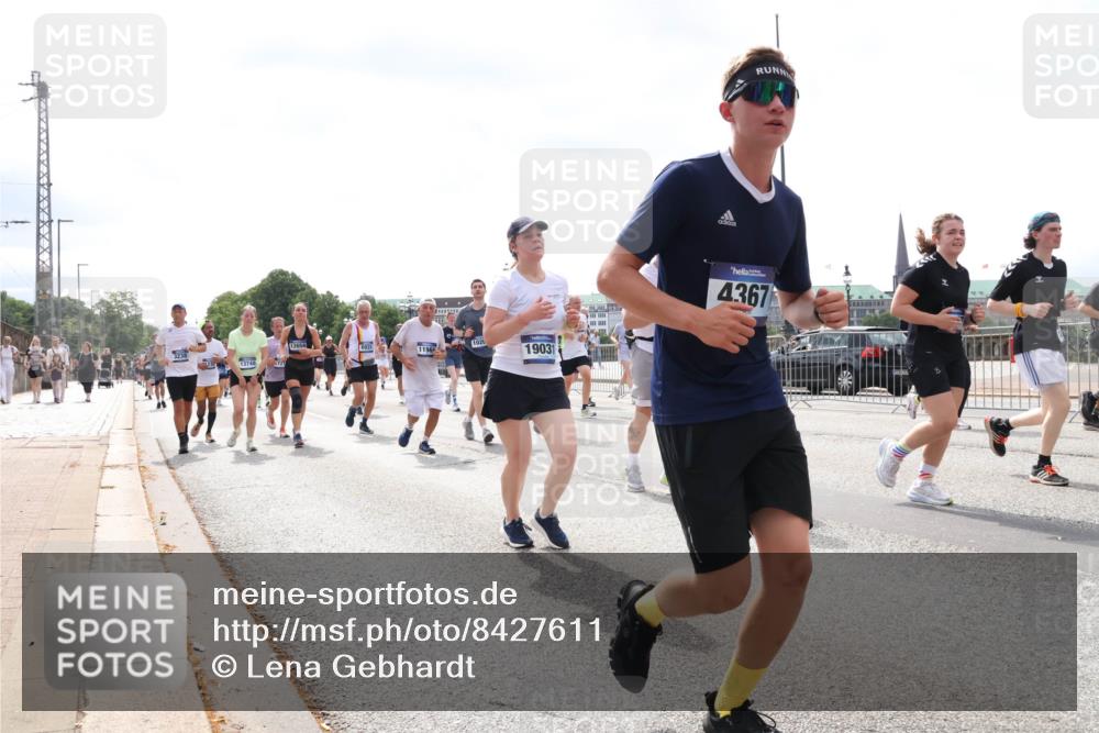 29.06.2025 - hella hamburg halbmarathon Lena Gebhardt http://msf.ph/oto/8427611 29.06.2025 10:43:39 Lombardsbrücke 3238, 13748, 720, 12654, 6931, 1020, 19031, 4367, 1023, 1026, 1095, 1155, 1306, 1310, 1400, 1459, 1816, 1878, 2073, 2733, 3238, 3288, 3329, 3390, 3597, 3638, 4056, 4177, 4302, 4367, 4627, 4680, 4866, 5192, 5201, 5214, 5293, 5370, 5720, 5890, 6012, 6036, 6096, 6226, 6334, 6440, 6895, 6931, 6971, 6973, 7197, 7205, 7206, 7489, 7504, 7872, 7926, 8000, 8058, 8135, 8233, 8408, 8435, 8504, 9639, 9641, 9704, 9831, 9976, 10083, 10097, 10200, 10202 meine-sportfotos.de