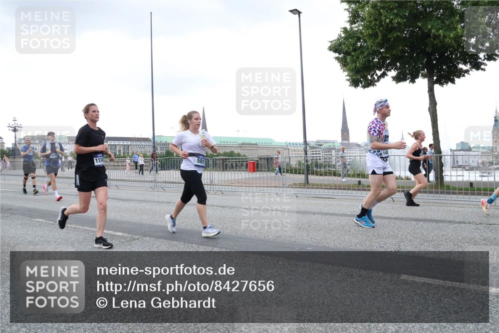 29.06.2025 - hella hamburg halbmarathon Lena Gebhardt http://msf.ph/oto/8427656 29.06.2025 10:53:47 Lombardsbrücke 16748, 581, 1017, 1263, 1340, 1687, 1709, 1744, 1753, 1789, 1900, 1906, 1984, 2065, 2079, 2372, 2429, 2854, 3055, 3079, 3226, 3249, 3465, 3467, 3557, 4195, 4595, 4801, 5430, 5562, 5815, 5856, 5857, 5898, 5964, 6039, 6041, 6044, 6192, 6273, 6306, 6583, 6913, 6996, 7039, 7068, 7537, 7611, 7614, 7876, 7890, 8189, 8212, 8515, 8906, 8924, 9077, 9138, 9456, 9503, 9531, 9572, 9685, 9764, 9771, 9785, 10043, 10175, 10490, 11390, 12219 meine-sportfotos.de