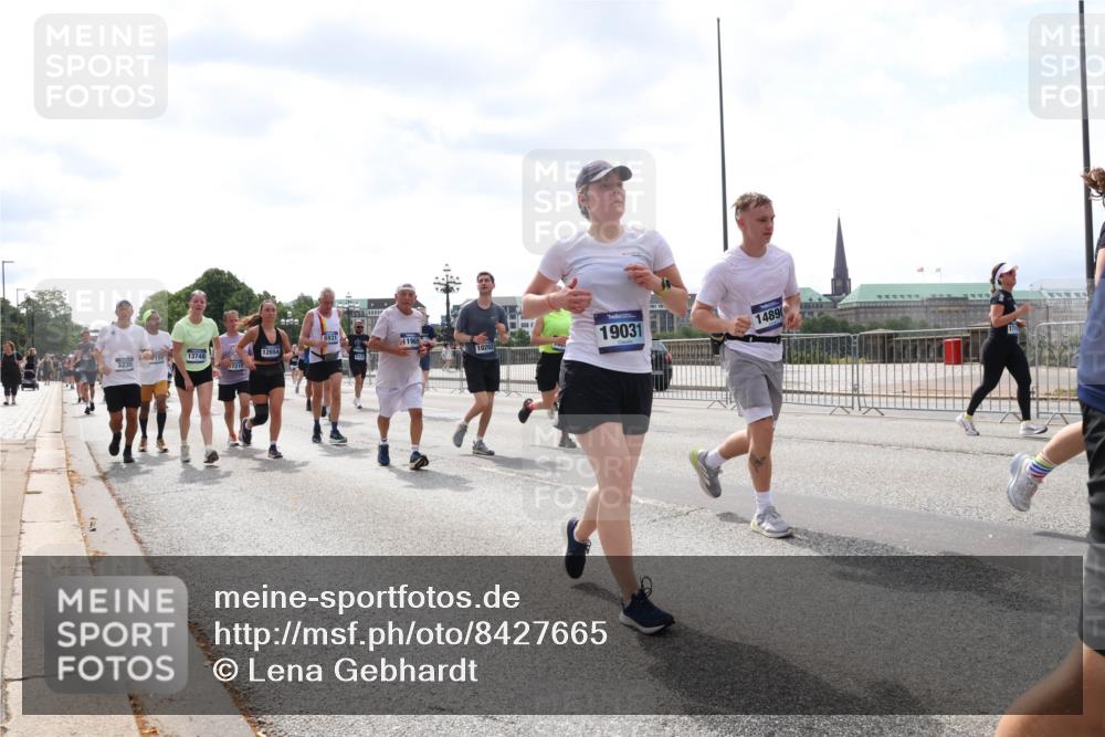 29.06.2025 - hella hamburg halbmarathon Lena Gebhardt http://msf.ph/oto/8427665 29.06.2025 10:43:39 Lombardsbrücke 13748, 7210, 12654, 6931, 1969, 19031, 14890, 1023, 1026, 1095, 1155, 1306, 1310, 1400, 1459, 1816, 1878, 2073, 2733, 3238, 3288, 3329, 3390, 3597, 3638, 4056, 4177, 4302, 4367, 4627, 4680, 4866, 5192, 5201, 5214, 5293, 5370, 5720, 5890, 6012, 6036, 6096, 6226, 6334, 6440, 6895, 6931, 6971, 6973, 7197, 7205, 7206, 7489, 7504, 7872, 7926, 8000, 8058, 8135, 8233, 8408, 8435, 8504, 9639, 9641, 9704, 9831, 9976, 10083, 10097, 10200, 10202 meine-sportfotos.de