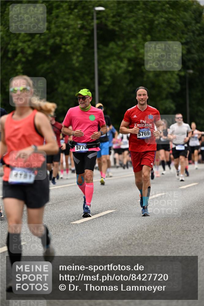 29.06.2025 - hella hamburg halbmarathon Dr. Thomas Lammeyer http://msf.ph/oto/8427720 29.06.2025 10:50:57 Kennedybrücke 1033, 1100, 1104, 1429, 1867, 1868, 1924, 2423, 2662, 2665, 2697, 2773, 2813, 3160, 3164, 3410, 3896, 4104, 4202, 4296, 4306, 4317, 4448, 4572, 5635, 5769, 5770, 5854, 5892, 6124, 6161, 6392, 6623, 8010, 8047, 8477, 8486, 8706, 9120, 9121, 9243, 9337, 9426, 9445, 9774, 9949, 10030, 10230, 10327, 10329, 11253, 11361, 11408 meine-sportfotos.de